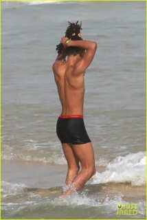 Jaden Smith Wears Just His Calvins for a Dip at the Beach ... Jaden smith, Calvi