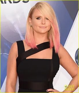 Miranda Lambert Rocks Pink Hair for CMA Awards 2015: Photo 3