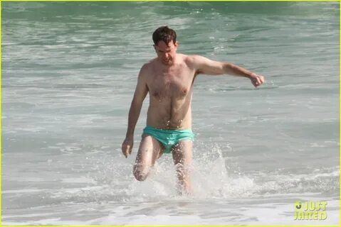 Zach Galifianakis & Ed Helms: Shirtless Beach Day with Bradl