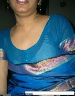 Desi Hot Tamil Mallu Aunty in Blue Blouse Show beautyanaels