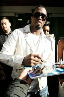 P.Diddy Picture 84 - P. Diddy Signs Autographs Outside The R