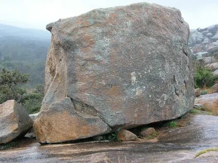 File:Enchanted Rock, boulder.jpg - Wikimedia Commons