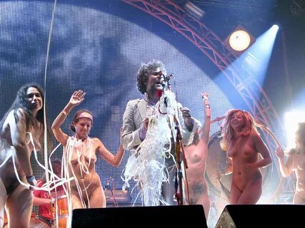 Several nude girls on stage at a concert OnStageGW - Viral P
