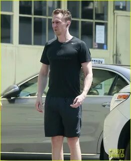 Full Sized Photo of tom hiddleston workout sunday 10 Photo 3