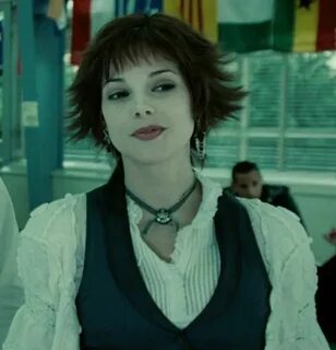 Alice. Cullen. Alice cullen, Pretty people, Short hair style