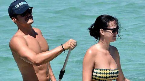 Orlando Bloom's Friends Pose With Actor's Nude Paddleboardin