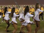 New Celebrity: USC cheerleaders dancing in short skirts and 