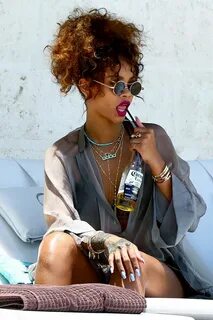 smokingsomethingwithrihanna Rihanna looks, Rihanna style, Ri