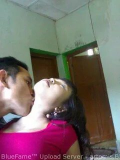 Foto Ciuman Hot SPG dengan Pacar Blog Riau Pos