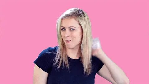 GIFs of comedian Iliza Shlesinger Iliza shlesinger, Hair fli