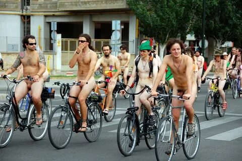 Файл:World Naked Bike Ride - Zaragoza.jpg - Википедия