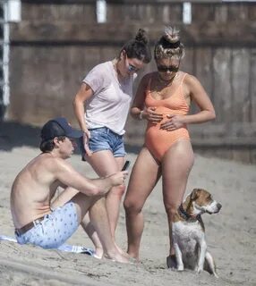 Florence Pugh - In bikini in Malibu-03 GotCeleb