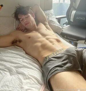 2. Мне нравится. pic.twitter.com/kJhlO3vgZW. 