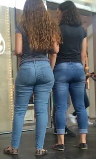 Chavas nalgonas con pantalones entallados Mujeres bellas en 