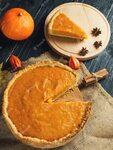Premium Photo Traditional pumpkin pie for thanksgiving