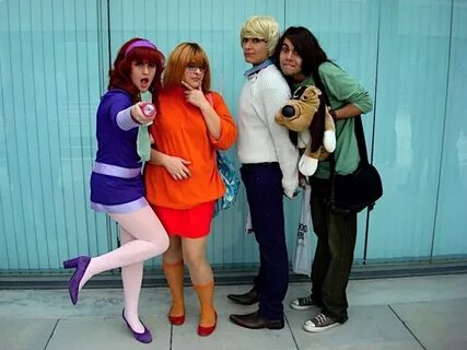 adorable group costume..but Daphne kinda has a man face haha