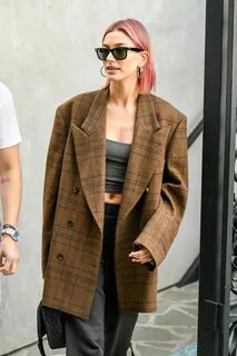 Forever-Blonde Hailey Baldwin Just Debuted a Head of Pink Ha