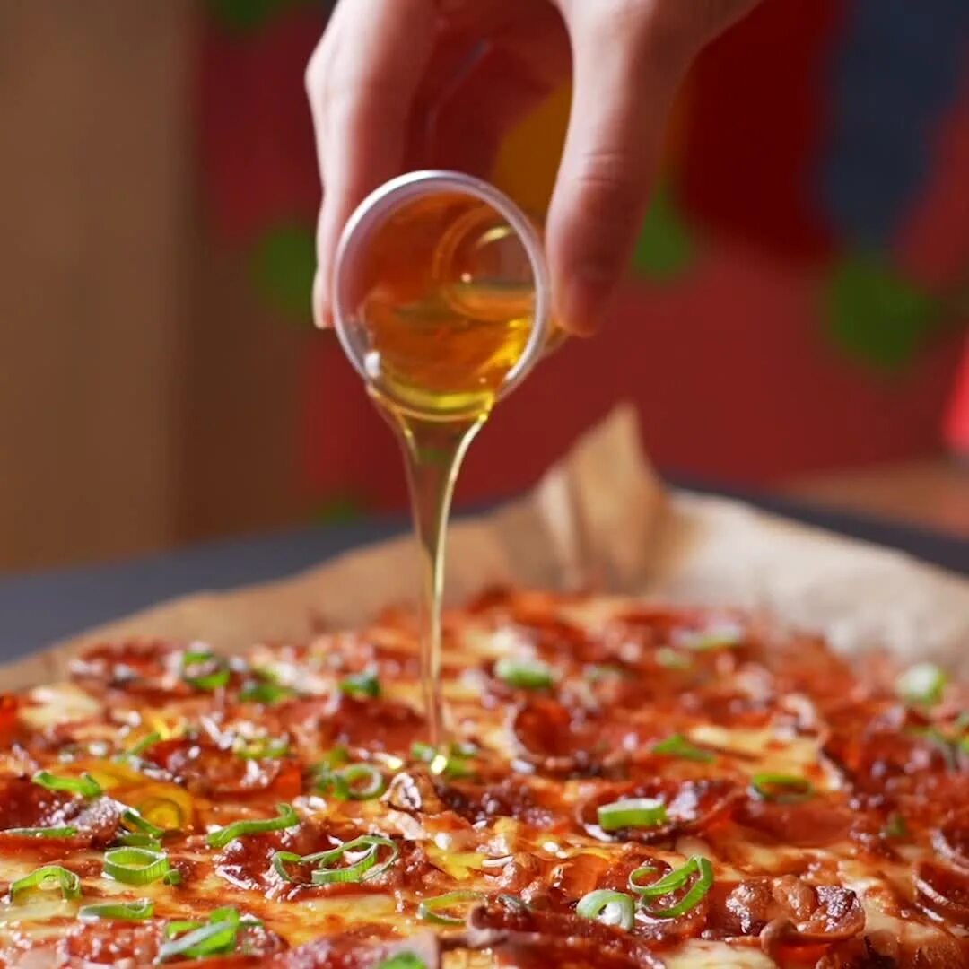 я хочу пиццу песто с пепперони и сосисками так же хочу другую с оливками фото 78