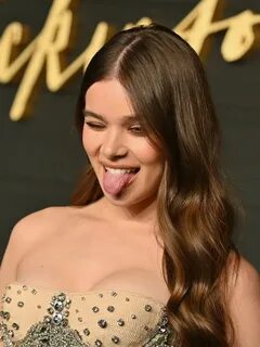 Hailee Steinfeld at Apple TV+ Dickinson premiere in NYC - Oc