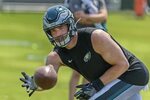 Why Zach Ertz is turning to Eagles running backs coach Duce 