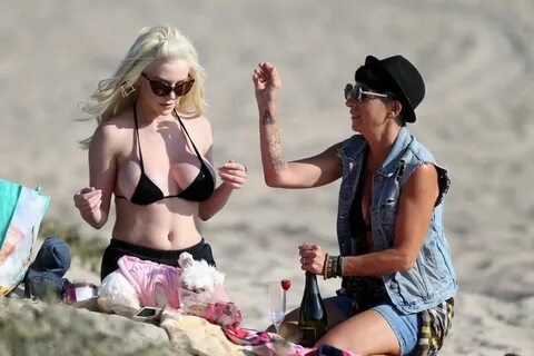 COURTNEY STODDEN Kissing a Mystery Woman on the Beach in Los Angeles 09/15/...
