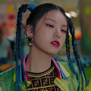 lipeartisy - itzy icy icons in 2020 Itzy, Hair styles, Beaut