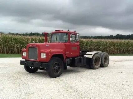 1970 R700, NHC 250 Cummins, Triplex Transmission - Trucks fo