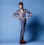 Pin by Sofie Kloučková on David Bowie David bowie ziggy, Dav