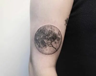 moon #moontattoo #tattoo #hongdam #타투 #홍담 Moon tattoo design