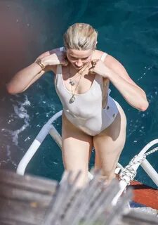 Эмбер Хёрд (Amber Heard) отдыхает в Италии (28.07.2019) - Ce