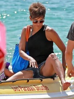 Halle Berry Getting Off A Boat In Maui - Celebzz - Celebzz