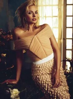 Margot Robbie Life on Photo