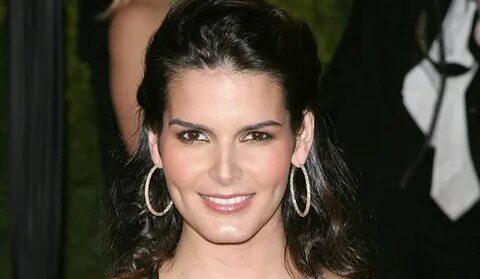 Angie Harmon Age, Net worth: Relationship, Bio-Wiki, Kids, W