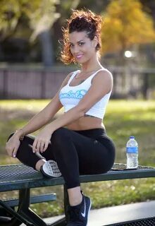 victoria-banxxx-working-out-at-a-park-in-miami-01-24-2017_8 