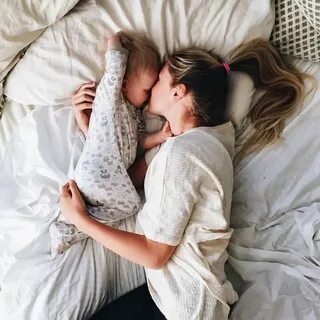 17 Heart-Warming Pictures of Moms and Kids to Celebrate Moth