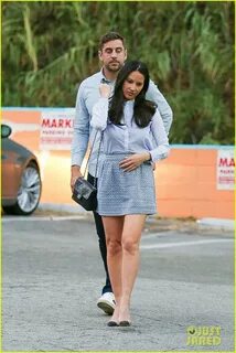 Full Sized Photo of olivia munn aaron rodgers hold hands lun