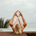 Новый тренд для тела и души: голая йога- yesUndress