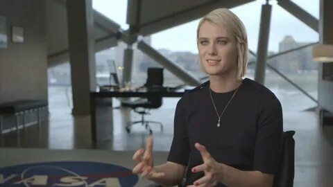 The Martian: Mackenzie Davis "Mindy Park" Behind the Scenes 