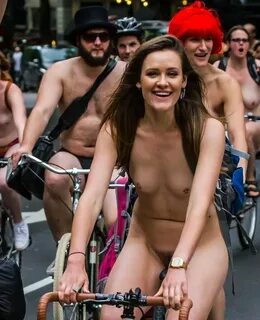 Парад голых женщин (53 фото) - порно фото