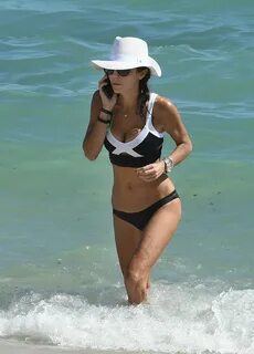 Bethenny Frankel Wears a black and white bikini On Miami Bea