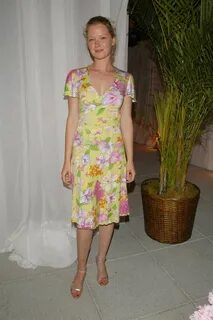 Gretchen Mol Feet (11 photos) - celebrity-feet.com