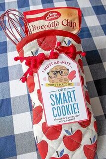 Oven Mitt "Smart Cookie" Teacher Gift Idea - Just Add Confet