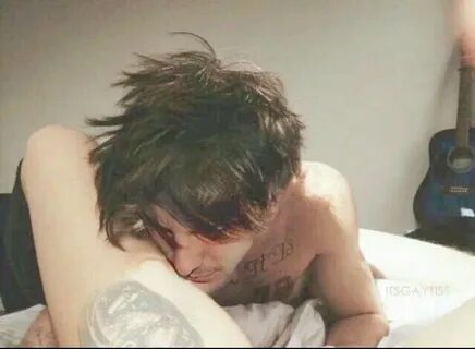 Louis tomlinson ass gif