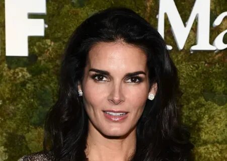 Angie Harmon Hot Bikini Pictures - Looking Too Sexy In Short