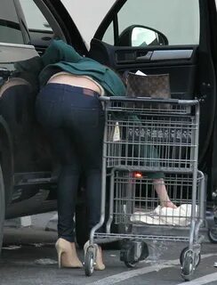 Ali Larter Booty in Tight Jeans - Grocery Shopping in West H