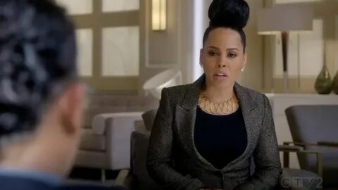 The necklace worn by Tegan Price (Amirah Vann) in Murder S05