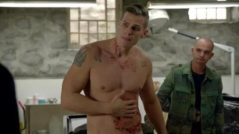 Greg Finley in "iZombie" (Ep. 2x09, 2015) - Nudi al cinema