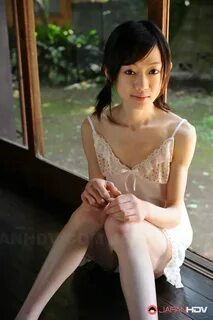 Крошечные японский девушка Аоба Ито модели Не ню в satin.. в