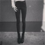 Худые ноги в джинсах (98 фото)