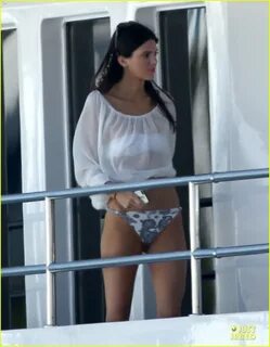 Kendall Jenner in Bikini 3 ⋆ CELEBRITY BIKINI BOOTY